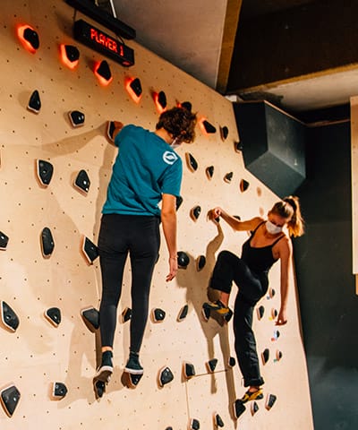 Mur d'escalade connecté et interactif - Climbing Districtpx
