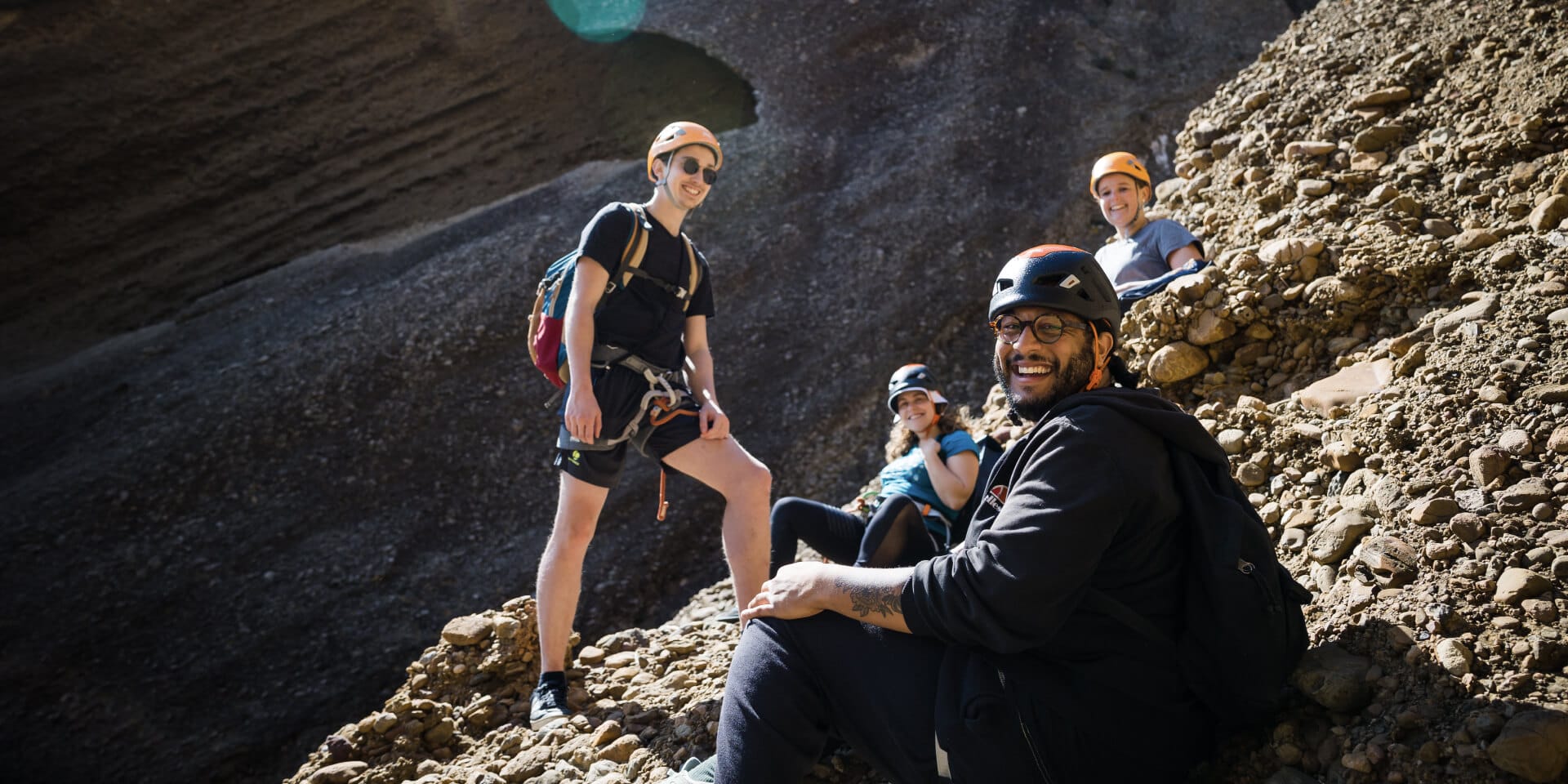 Découvrez "Routes", l'offre d'escalade outdoor de Climbing District : vivez des aventures uniques en bloc et en falaise. Les calanques de Maugel.